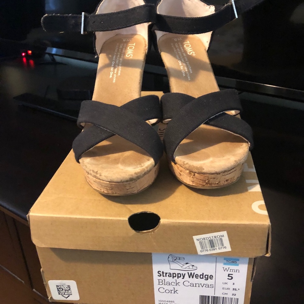 Strappy wedge